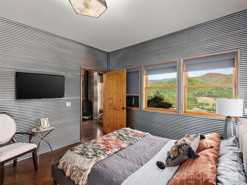 201 Flowering Ridge, Canton, NC 28716.  MLS# CAR4382590, YatesRealty ID 24546. 