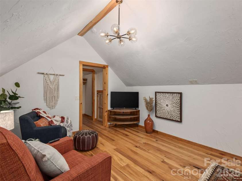 201 Flowering Ridge, Canton, NC 28716.  MLS# CAR4382590, YatesRealty ID 24546. 