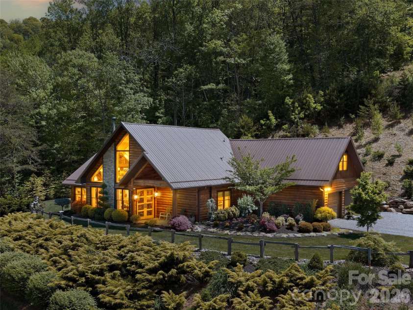 201 Flowering Ridge, Canton, NC 28716.  MLS# CAR4382590, YatesRealty ID 24546. 