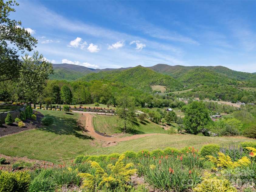 201 Flowering Ridge, Canton, NC 28716.  MLS# CAR4382590, YatesRealty ID 24546. 