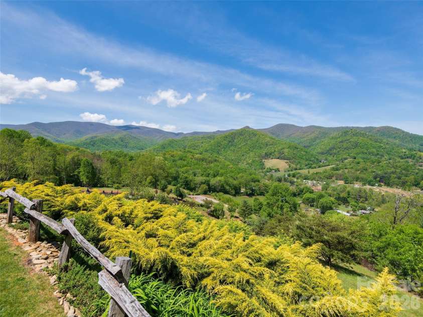 201 Flowering Ridge, Canton, NC 28716.  MLS# CAR4382590, YatesRealty ID 24546. 