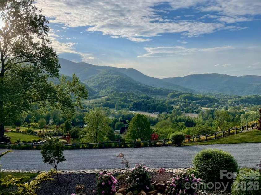 201 Flowering Ridge, Canton, NC 28716.  MLS# CAR4382590, YatesRealty ID 24546. 