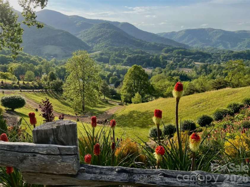201 Flowering Ridge, Canton, NC 28716.  MLS# CAR4382590, YatesRealty ID 24546. 