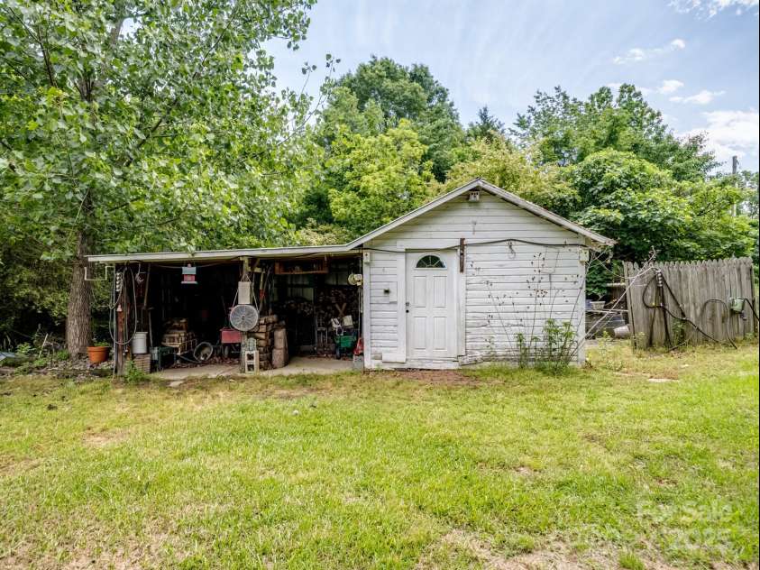 4325 Wolf Pond Road, Monroe, NC 28112.  MLS# CAR4255158, YatesRealty ID 24546. 