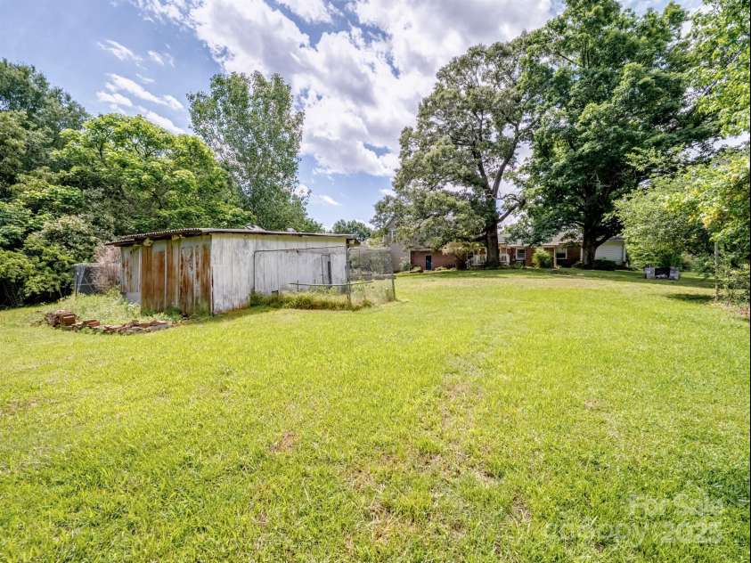 4325 Wolf Pond Road, Monroe, NC 28112.  MLS# CAR4255158, YatesRealty ID 24546. 