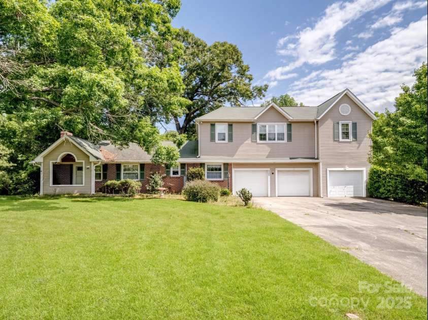 4325 Wolf Pond Road, Monroe, NC 28112.  MLS# CAR4255158, YatesRealty ID 24546. 