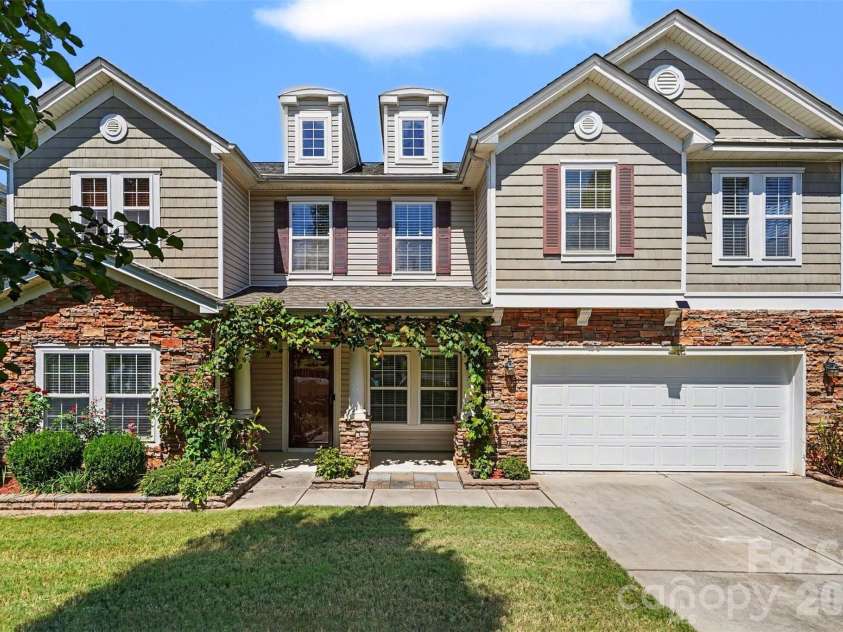 325 Mount Side Way, Fort Mill, SC 29715.  MLS# CAR4418360, YatesRealty ID 24547. Front Exterior