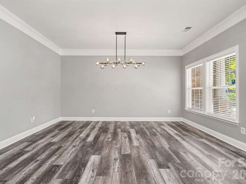 325 Mount Side Way, Fort Mill, SC 29715.  MLS# CAR4418360, YatesRealty ID 24547. Living Room