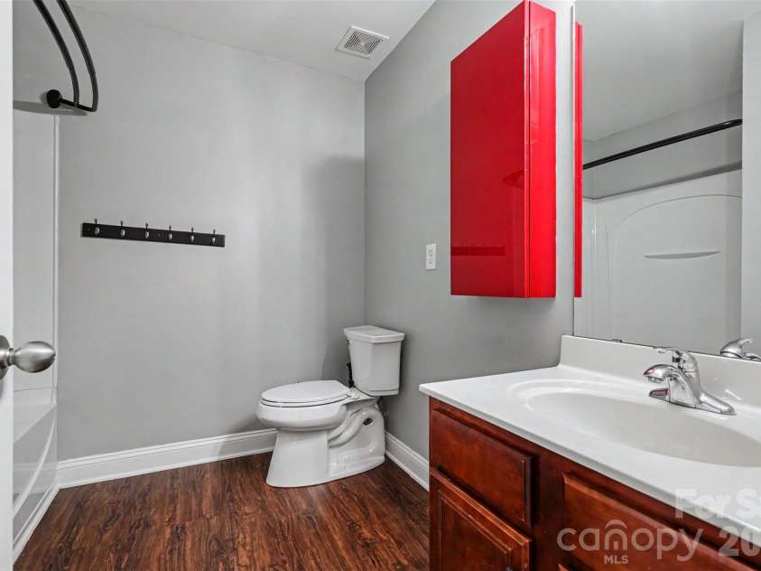 325 Mount Side Way, Fort Mill, SC 29715.  MLS# CAR4418360, YatesRealty ID 24547. Main level bathroom
