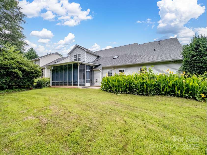 9903 Southampton Commons Drive, Charlotte, NC 28277.  MLS# CAR4324549, YatesRealty ID 24547. 