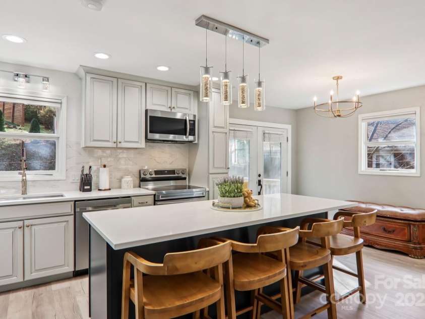 199 Davis Cove Road, Waynesville, NC 28786.  MLS# CAR4320406, YatesRealty ID 2455. 