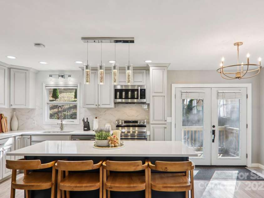 199 Davis Cove Road, Waynesville, NC 28786.  MLS# CAR4320406, YatesRealty ID 2455. 