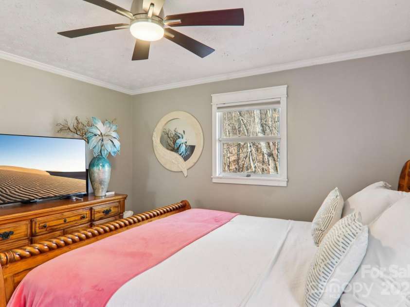 199 Davis Cove Road, Waynesville, NC 28786.  MLS# CAR4320406, YatesRealty ID 2455. 