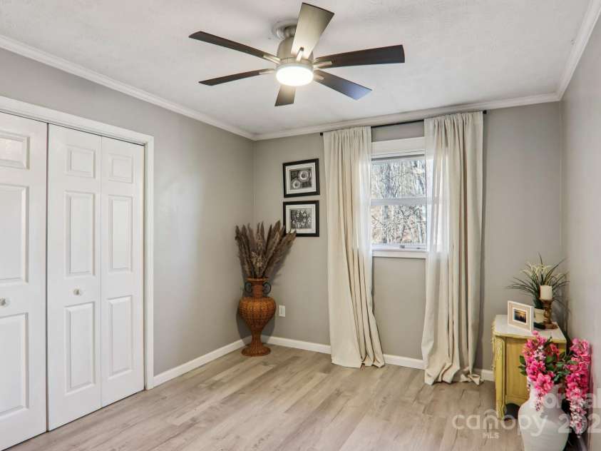 199 Davis Cove Road, Waynesville, NC 28786.  MLS# CAR4320406, YatesRealty ID 2455. 