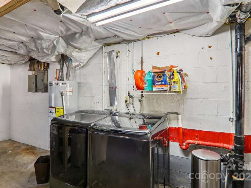 199 Davis Cove Road, Waynesville, NC 28786.  MLS# CAR4320406, YatesRealty ID 2455. 