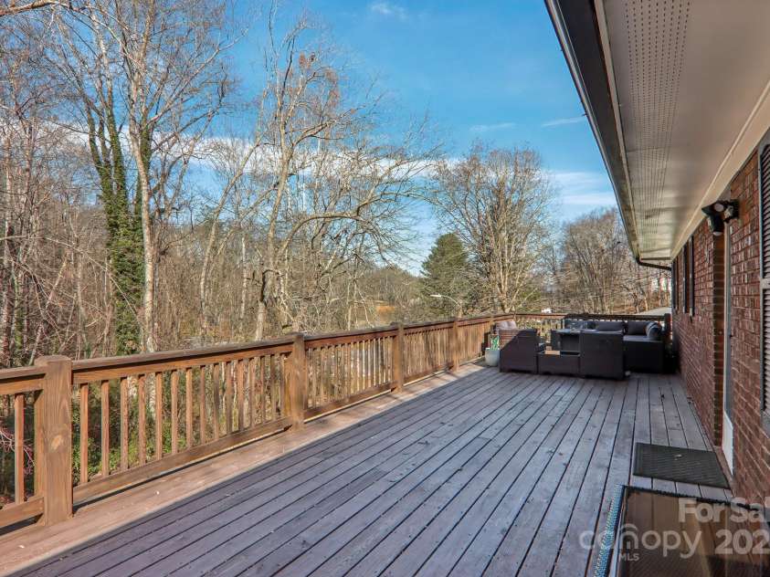 199 Davis Cove Road, Waynesville, NC 28786.  MLS# CAR4320406, YatesRealty ID 2455. 