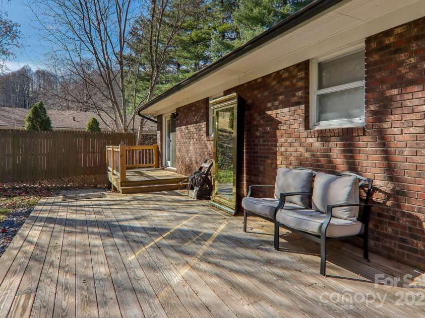 199 Davis Cove Road, Waynesville, NC 28786.  MLS# CAR4320406, YatesRealty ID 2455. 