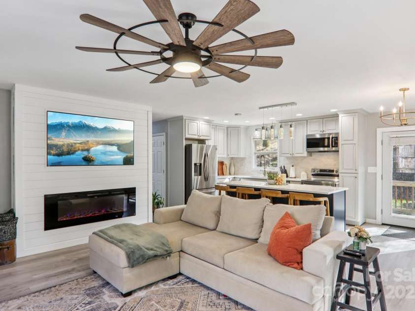 199 Davis Cove Road, Waynesville, NC 28786.  MLS# CAR4320406, YatesRealty ID 2455. 