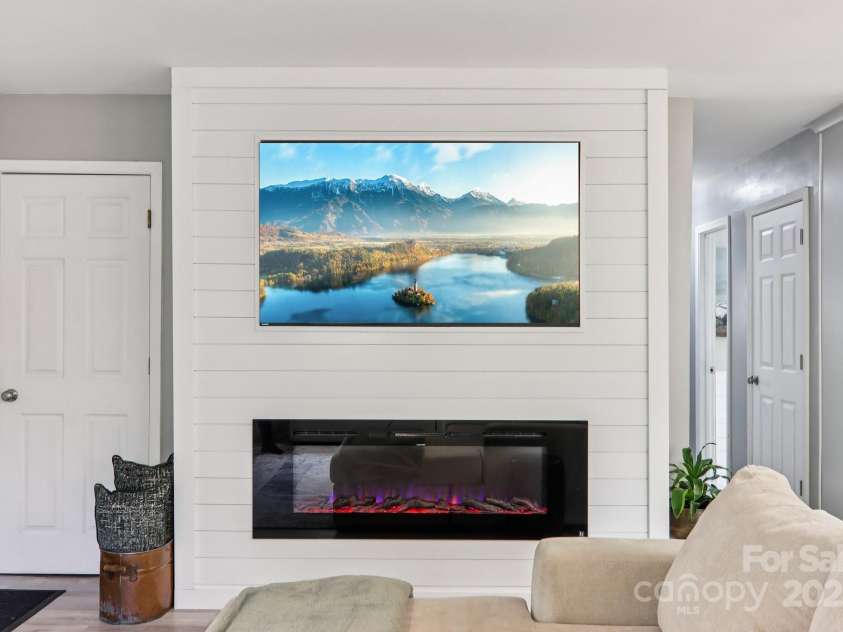 199 Davis Cove Road, Waynesville, NC 28786.  MLS# CAR4320406, YatesRealty ID 2455. 