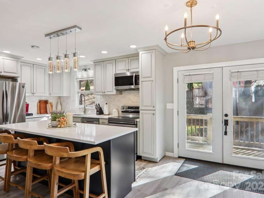 199 Davis Cove Road, Waynesville, NC 28786.  MLS# CAR4320406, YatesRealty ID 2455. 