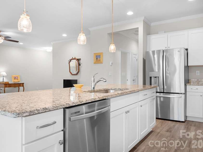 6296 Raven Rock Drive, Denver, NC 28037.  MLS# CAR4195709, YatesRealty ID 2455. Kitchen SS Appliances