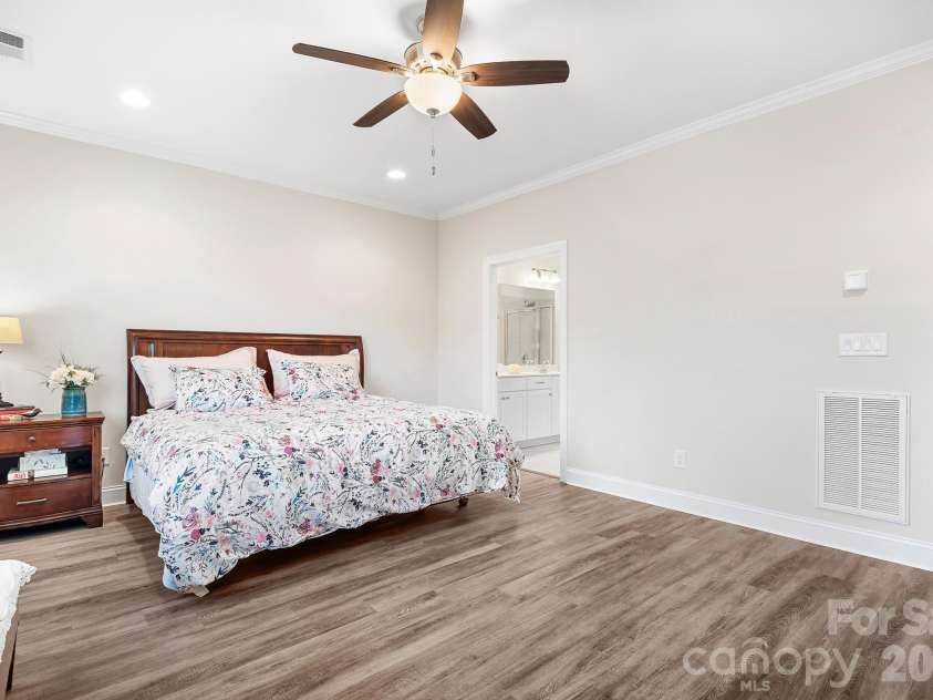 6296 Raven Rock Drive, Denver, NC 28037.  MLS# CAR4195709, YatesRealty ID 2455. Large Master Bedroom