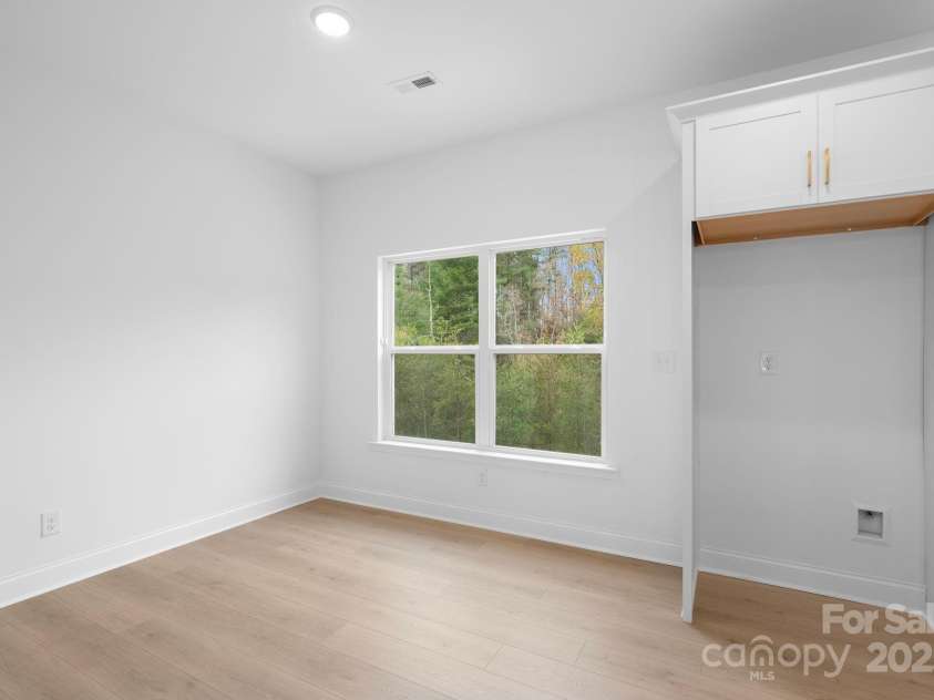 79 Walnut Springs Lane, Asheville, NC 28804.  MLS# CAR4205811, YatesRealty ID 2455. 