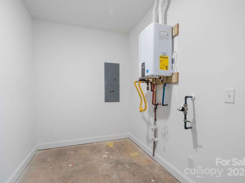 79 Walnut Springs Lane, Asheville, NC 28804.  MLS# CAR4205811, YatesRealty ID 2455. 