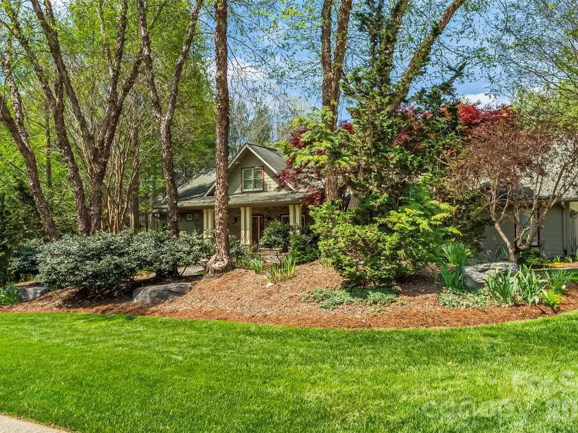 1668 Southpointe Drive, Morganton, NC 28655.  MLS# CAR4363853, YatesRealty ID 24552. 