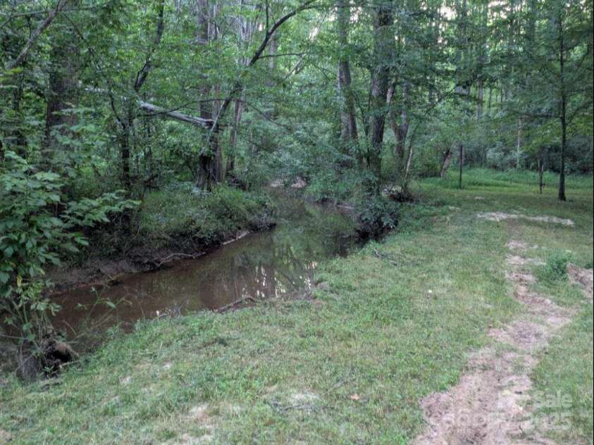 5425 Creek Run Court, Kings Mountain, NC 28086.  MLS# CAR4270104, YatesRealty ID 24553. 