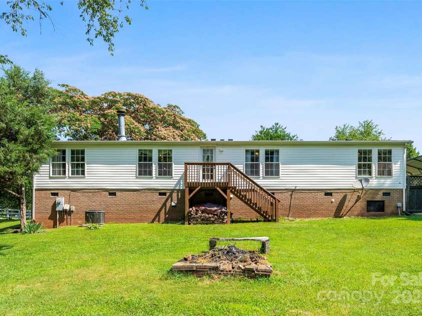 5425 Creek Run Court, Kings Mountain, NC 28086.  MLS# CAR4270104, YatesRealty ID 24553. 