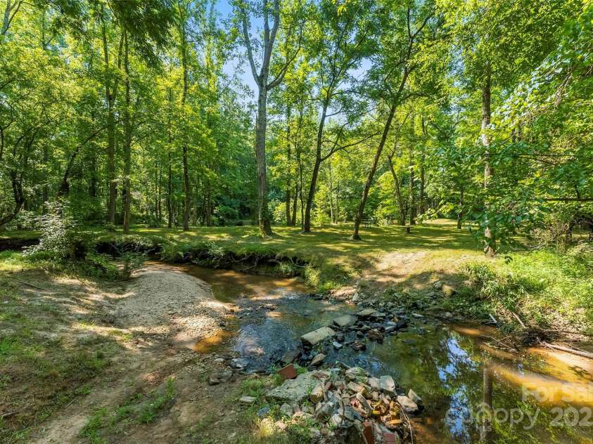 5425 Creek Run Court, Kings Mountain, NC 28086.  MLS# CAR4270104, YatesRealty ID 24553. 