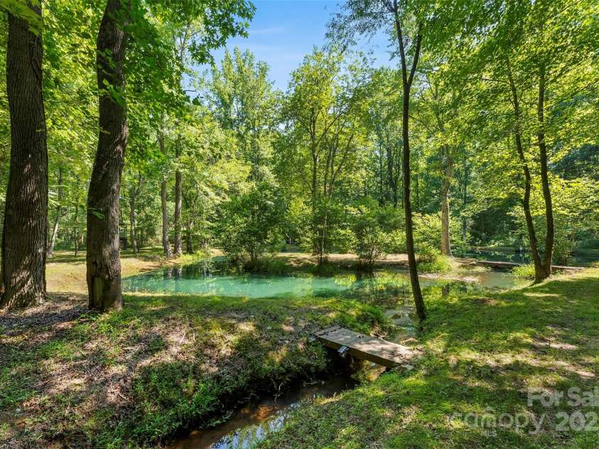 5425 Creek Run Court, Kings Mountain, NC 28086.  MLS# CAR4270104, YatesRealty ID 24553. 
