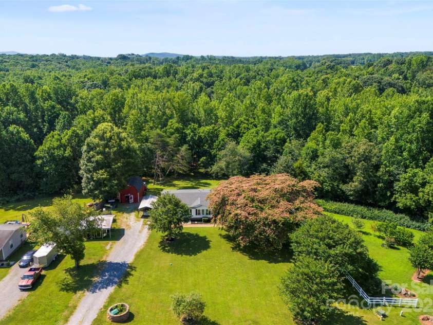 5425 Creek Run Court, Kings Mountain, NC 28086.  MLS# CAR4270104, YatesRealty ID 24553. 