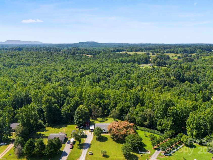 5425 Creek Run Court, Kings Mountain, NC 28086.  MLS# CAR4270104, YatesRealty ID 24553. 