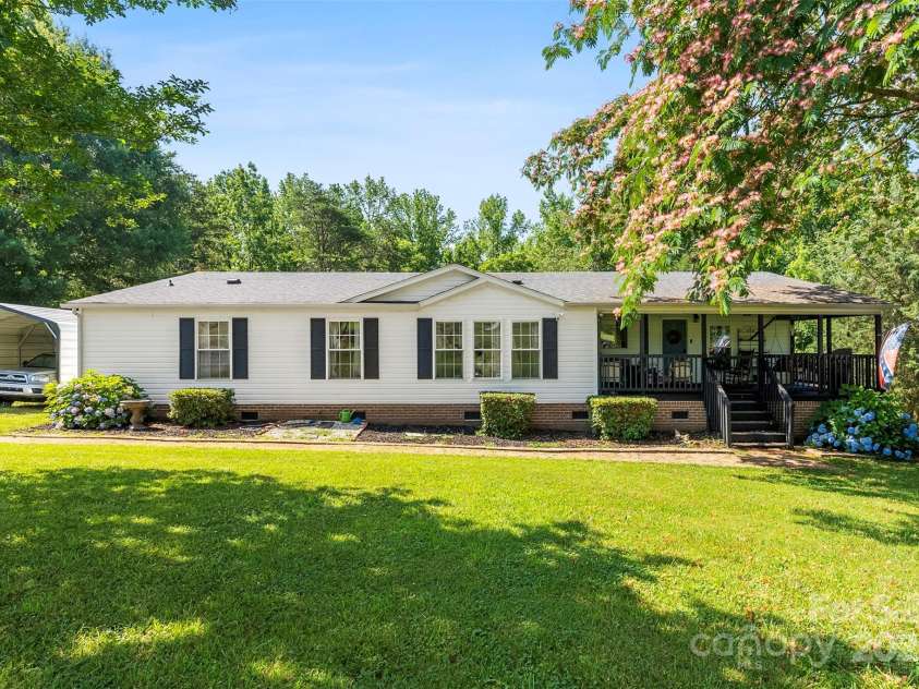 5425 Creek Run Court, Kings Mountain, NC 28086.  MLS# CAR4270104, YatesRealty ID 24553. 