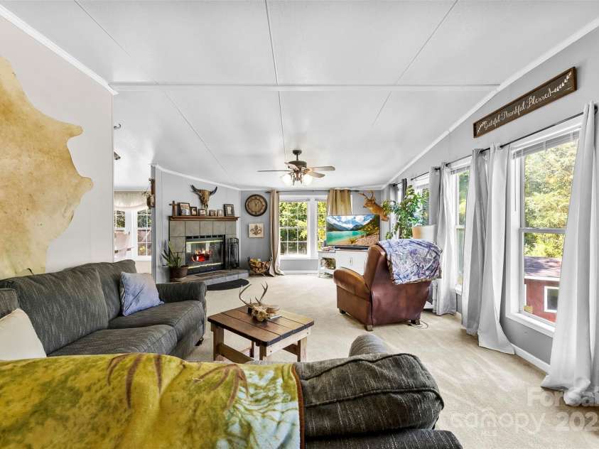 5425 Creek Run Court, Kings Mountain, NC 28086.  MLS# CAR4270104, YatesRealty ID 24553. 