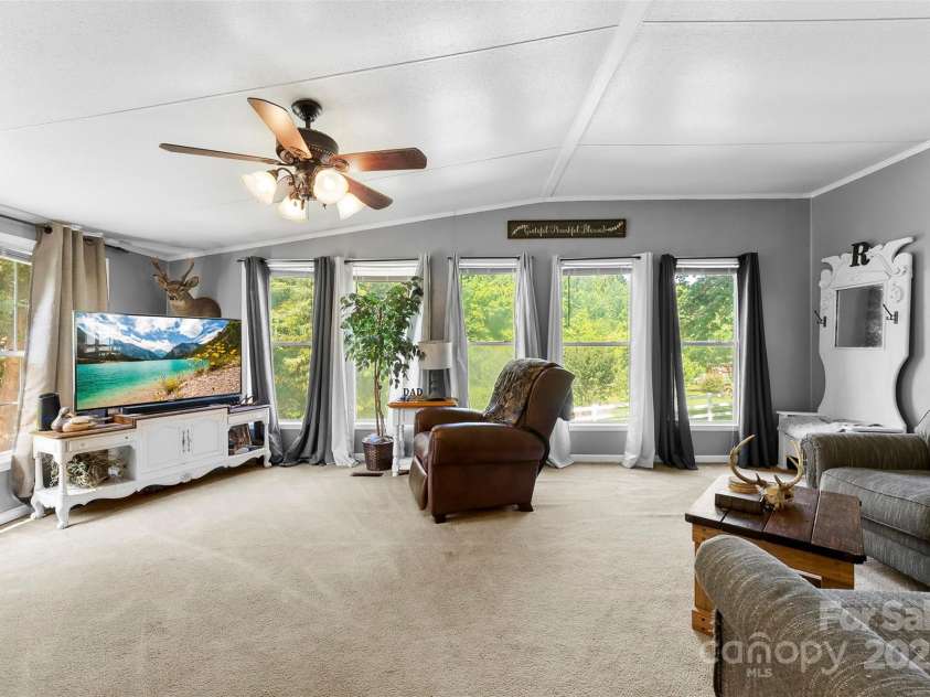 5425 Creek Run Court, Kings Mountain, NC 28086.  MLS# CAR4270104, YatesRealty ID 24553. 