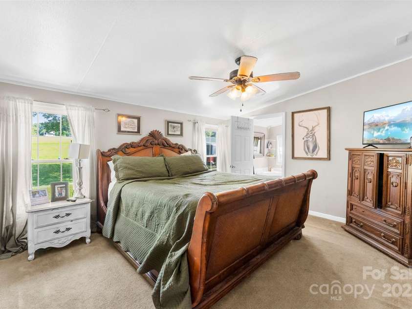 5425 Creek Run Court, Kings Mountain, NC 28086.  MLS# CAR4270104, YatesRealty ID 24553. 