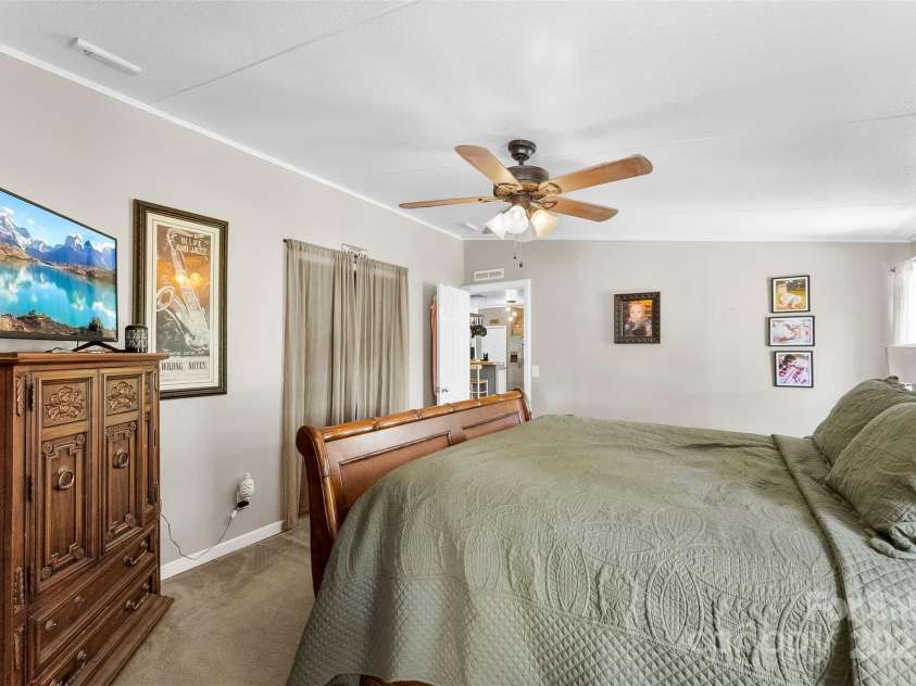 5425 Creek Run Court, Kings Mountain, NC 28086.  MLS# CAR4270104, YatesRealty ID 24553. 