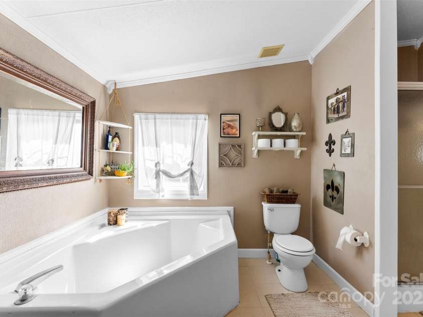 5425 Creek Run Court, Kings Mountain, NC 28086.  MLS# CAR4270104, YatesRealty ID 24553. 