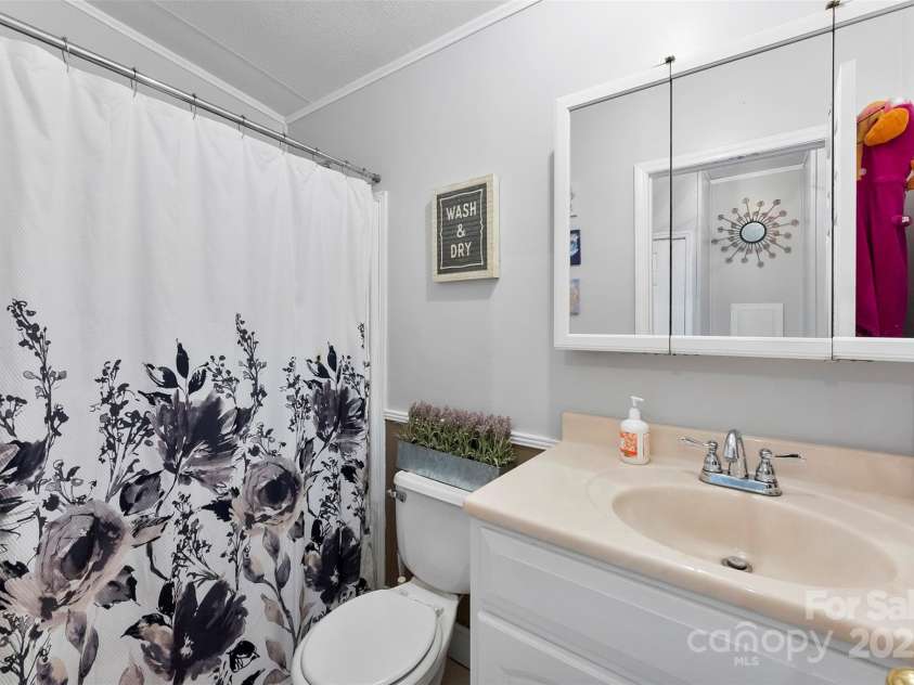 5425 Creek Run Court, Kings Mountain, NC 28086.  MLS# CAR4270104, YatesRealty ID 24553. 