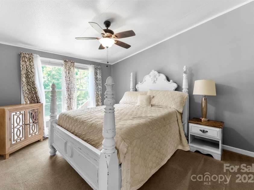 5425 Creek Run Court, Kings Mountain, NC 28086.  MLS# CAR4270104, YatesRealty ID 24553. 