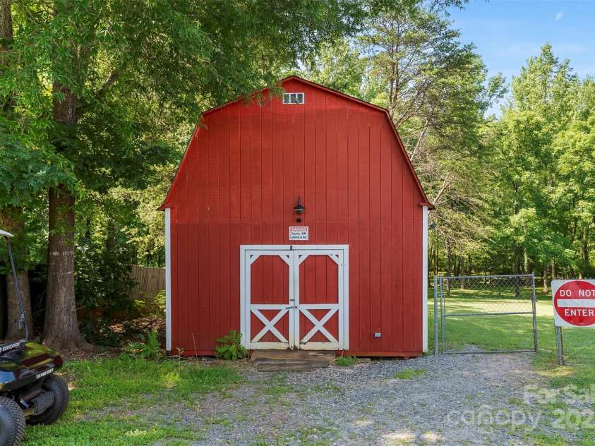 5425 Creek Run Court, Kings Mountain, NC 28086.  MLS# CAR4270104, YatesRealty ID 24553. 