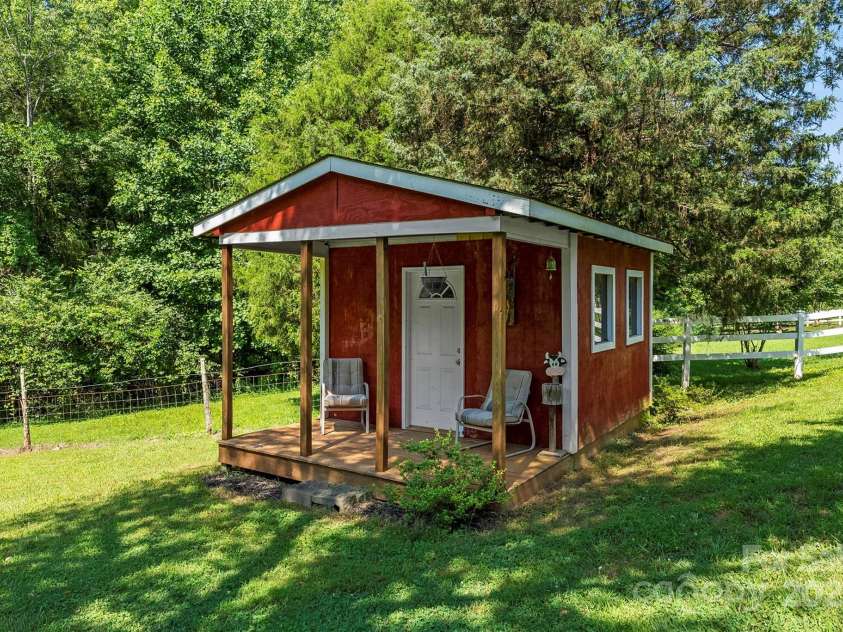 5425 Creek Run Court, Kings Mountain, NC 28086.  MLS# CAR4270104, YatesRealty ID 24553. 