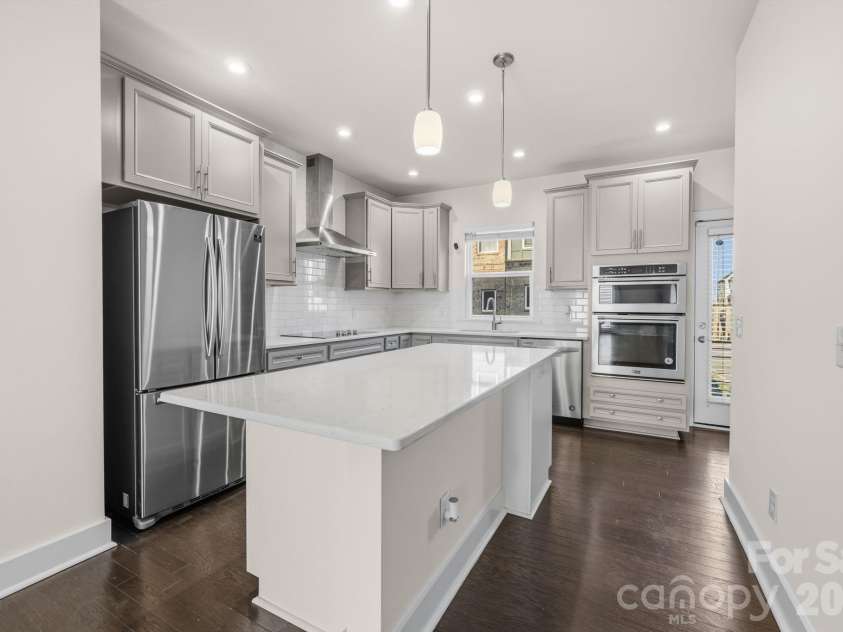 3822 Sky Haven Drive, Charlotte, NC 28209.  MLS# CAR4354375, YatesRealty ID 24554. 