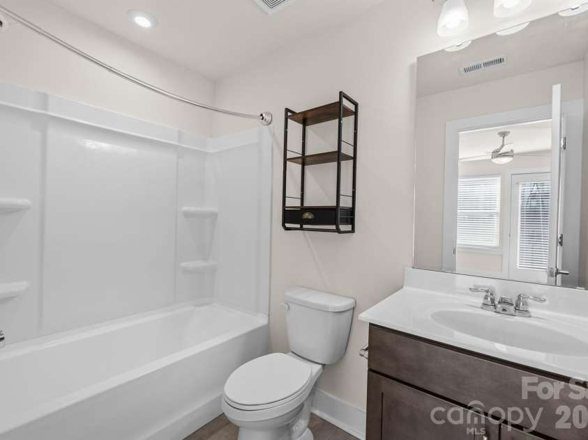 3822 Sky Haven Drive, Charlotte, NC 28209.  MLS# CAR4354375, YatesRealty ID 24554. 