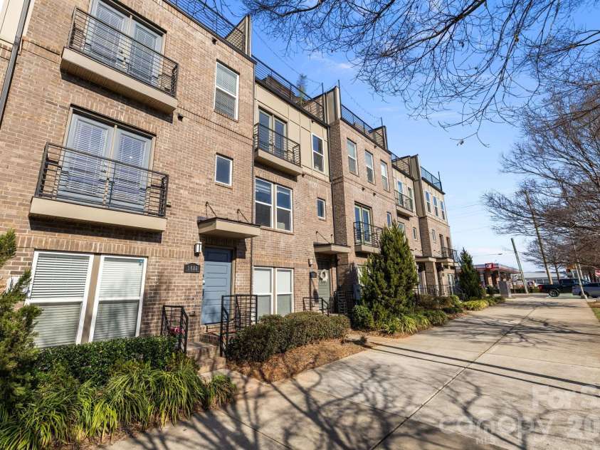 3822 Sky Haven Drive, Charlotte, NC 28209.  MLS# CAR4354375, YatesRealty ID 24554. 