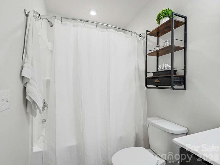 3822 Sky Haven Drive, Charlotte, NC 28209.  MLS# CAR4411443, YatesRealty ID 24554. 