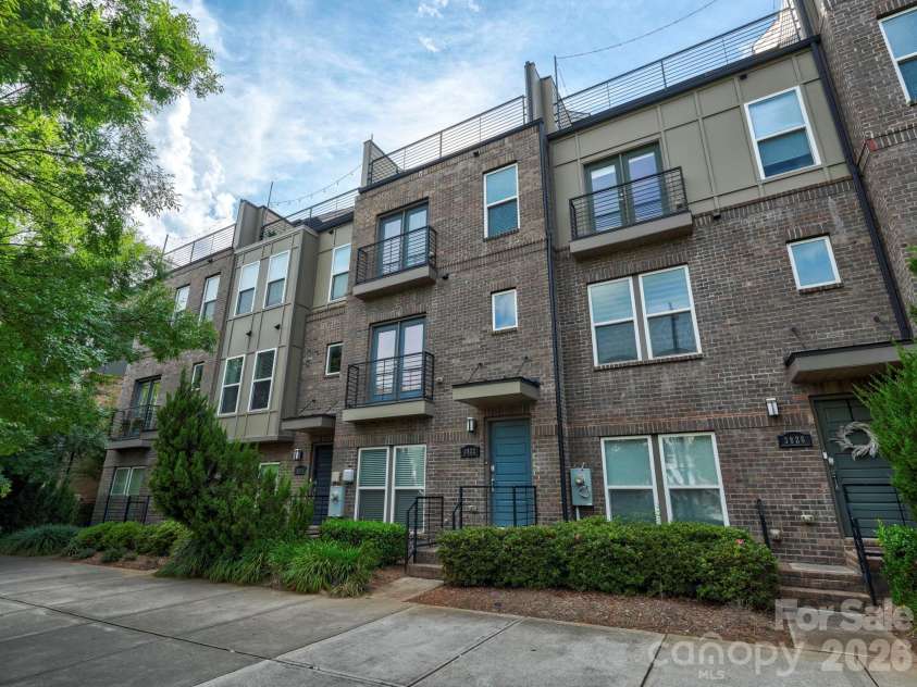 3822 Sky Haven Drive, Charlotte, NC 28209.  MLS# CAR4411443, YatesRealty ID 24554. 